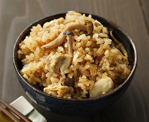 豚生姜焼きの素で♪鶏としめじの炊き込みご飯