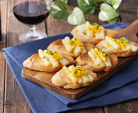 ホワイトアスパラガスとオレンジのアヒージョ仕立て～バゲット添え～